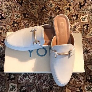 Very nice 👍 beige color women’s flats